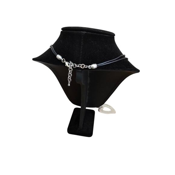 Vintage Y2K Rolled Leather Rope Necklace w/ Large Silver Tone Heart Pendant - Picture 2 of 4